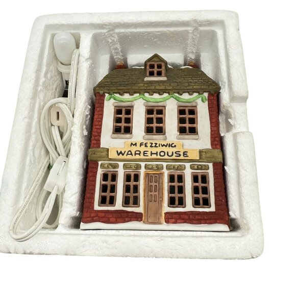 Vtg Dept 56 Dickens Village Fezziwig’s Warehouse Lighted Building A Christmas Ca - Picture 10 of 13